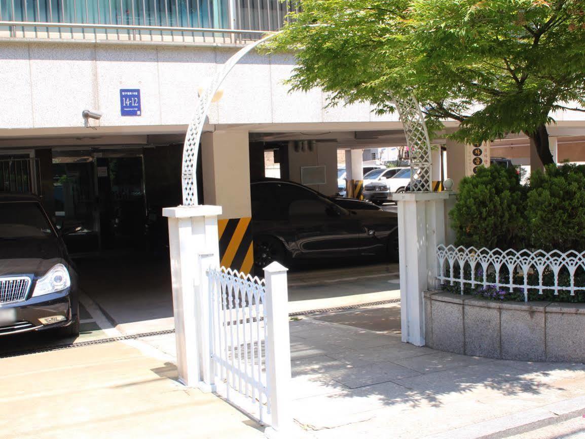 Garosugil Homestay - Female Only Homestay *
