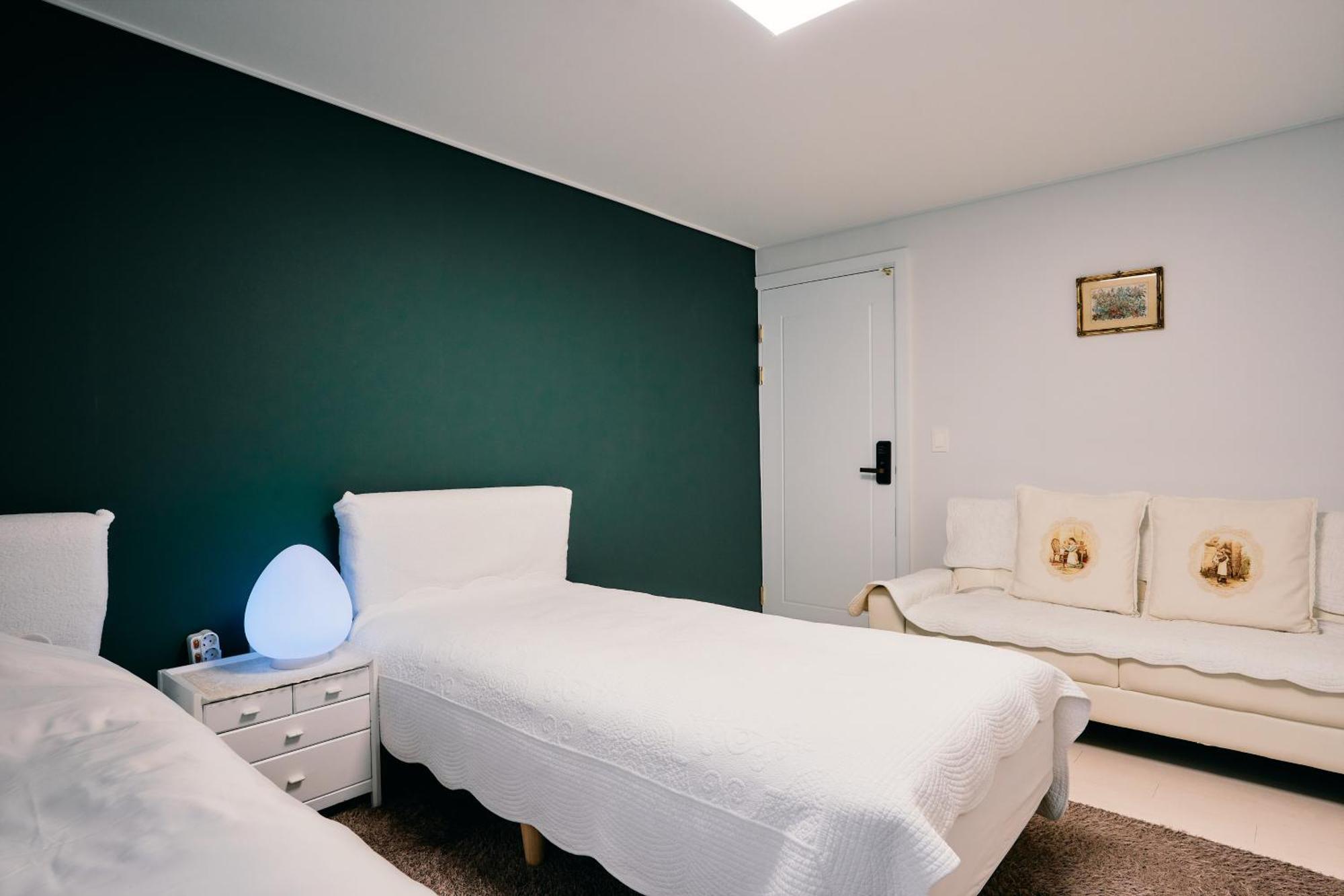 Garosugil Homestay - Female Only * Seoul